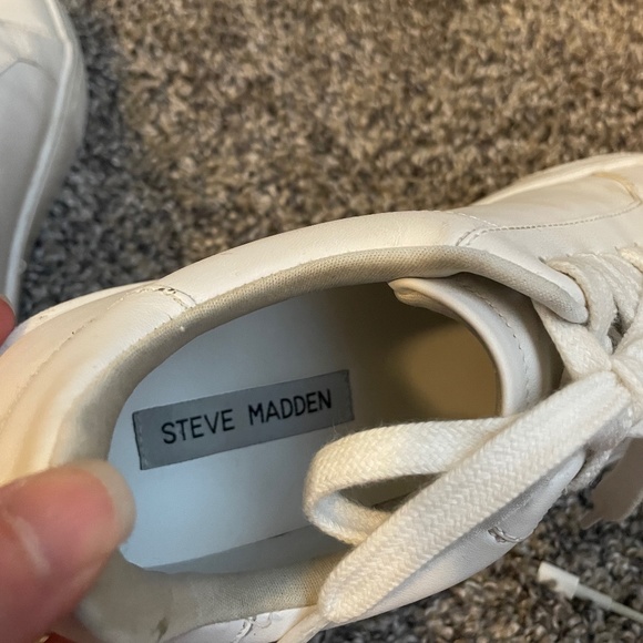 Steve Madden Leather White Shoes - Picture 2 of 3